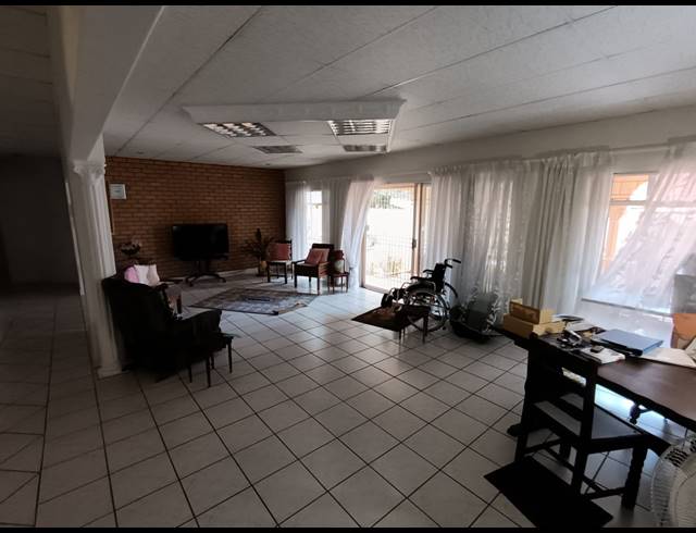 4 BEDROOM HOUSE FOR SALE IN PROTEA PARK
